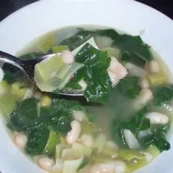 Spinach and Leek White Bean Soup