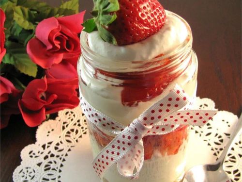 Strawberry Cheesecake in a Jar