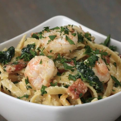 One-Pot Shrimp And Spinach Fettuccine Alfredo Pasta