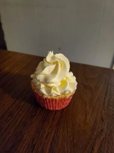 Peaches and Cream Cupcakes