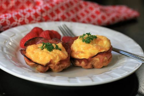 Keto Cheesy Bacon and Egg Cups