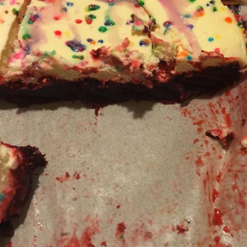 Gooey Red Velvet Cheesecake Bars