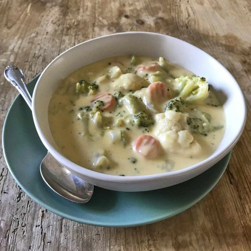 Cheesy Broccoli and Vegetable Soup