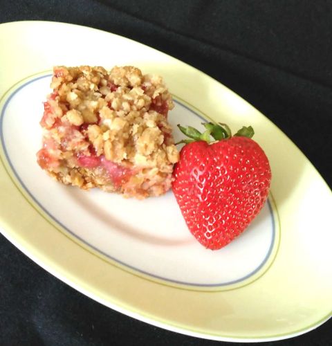 Strawberry Rhubarb Crumb Bars