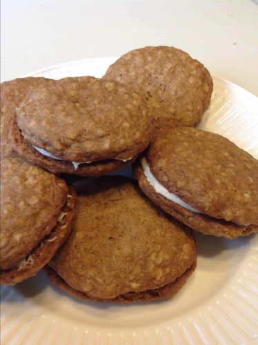 Oatmeal Cinnamon Cream Pies