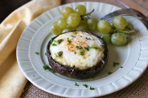 Stuffed Portobello Mushrooms with Egg and Pesto