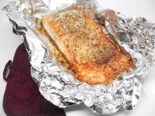 Salmon with Garlic-Butter Sauce