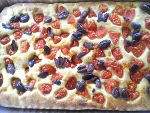 Focaccia Barese al Pomodoro e Olive (Homemade Italian Focaccia with Tomatoes and Olives)