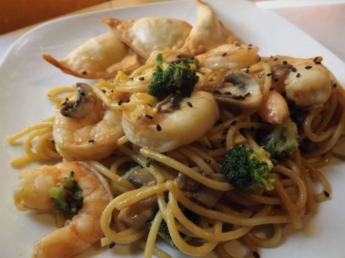 Shrimp Lo Mein with Broccoli