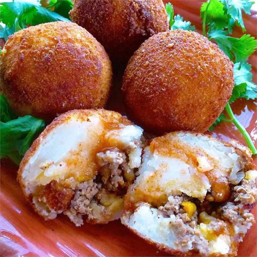 Papas Rellenas (Fried Stuffed Potatoes)