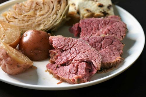 Slow Cooker Corned Beef, Cabbage, and Potatoes