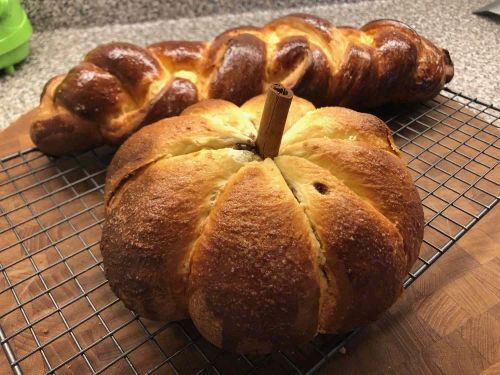 Pull-Apart Pumpkin Brioche