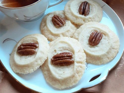 Swedish Pecan-Topped Dream Cookies