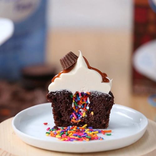 Chocolate Pinata Cupcake: Peanut Butter Bliss