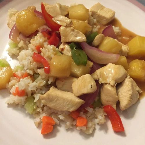 Stir-Fried Chicken With Pineapple and Peppers