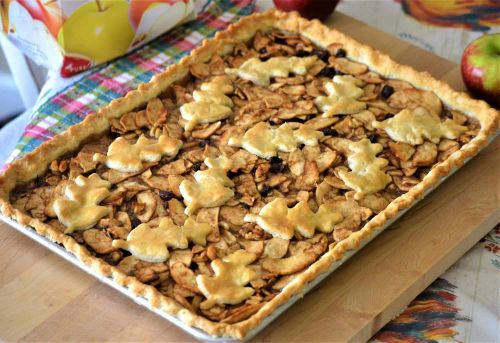 Autumn Apple Slab Pie