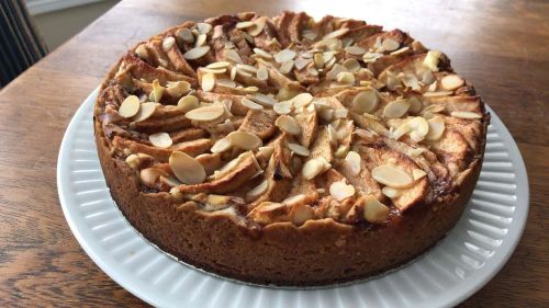 PHILLY Bavarian Apple Torte