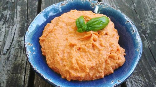 Easy Roasted Red Pepper Hummus