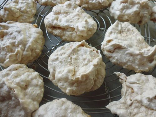 Mandelmakronen (Almond Meringues)