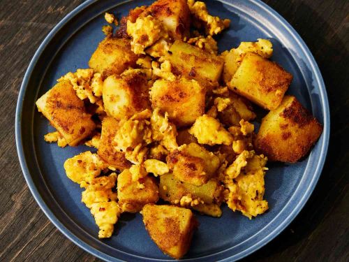 Spicy Potatoes and Scrambled Eggs