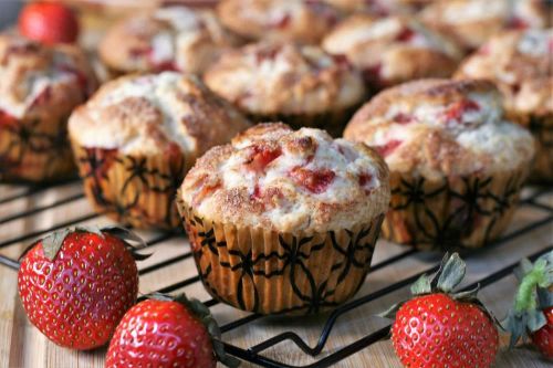 Fresh Strawberry Muffins