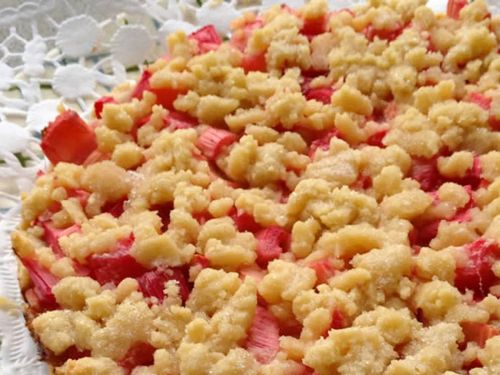 German Rhubarb Streusel Cake