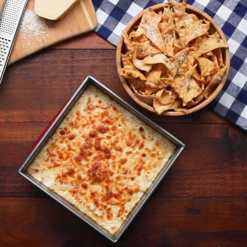 Chicken Alfredo Dip With Pasta Chips