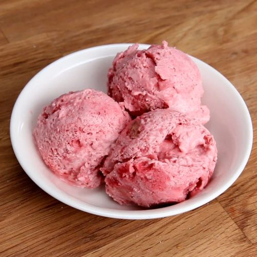 Strawberry Banana Frozen Yogurt