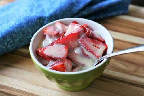 2-Ingredient Fresas con Leche