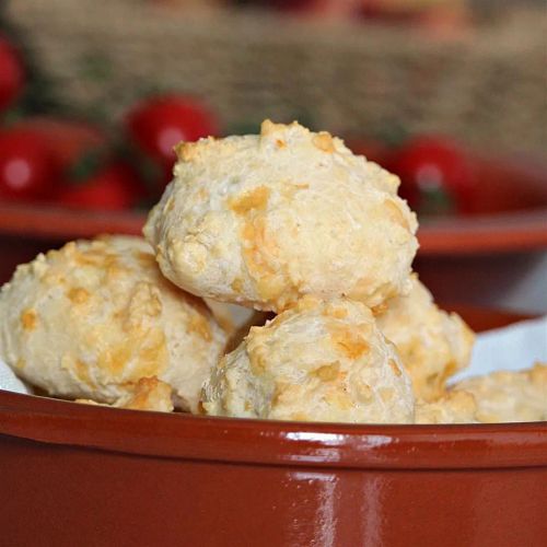 Pao de Queijo (Brazilian Cheese Bread)