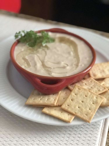 Garlicky Lemony Hummus