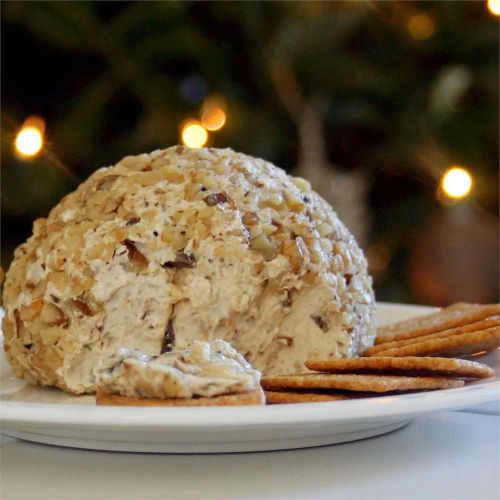 Traditional Christmas Cheese Ball