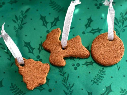 Scented Applesauce Cinnamon Ornaments