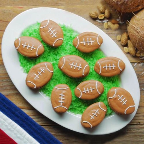 Football Macarons