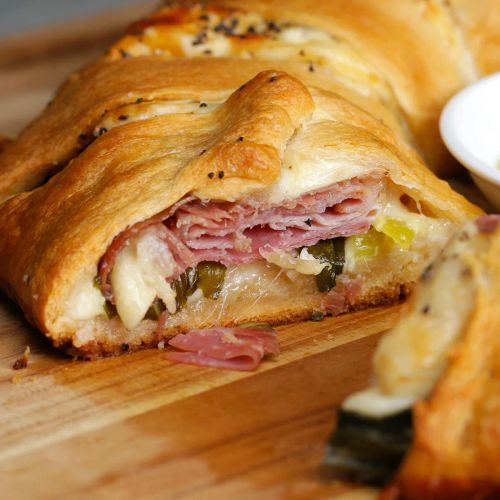 Baked Ham & Cheese Ring