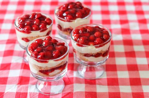 No-Bake Cherry Cream Cheese Dessert