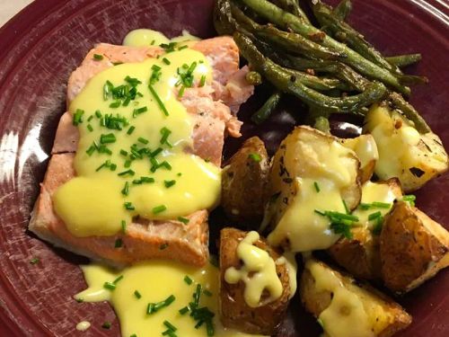 Poached Salmon with Hollandaise Sauce