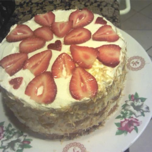 6-Ingredient Strawberry Cake