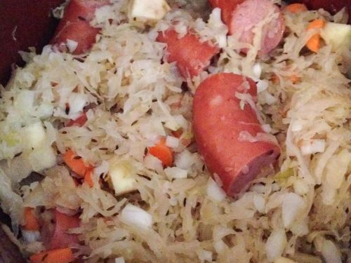 Sandy's Sweet Slow Cooker Sauerkraut