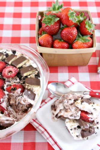 Chocolate Strawberry Crunch Icebox Cake