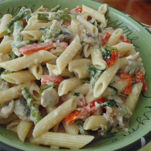 Creamy Penne Pasta Primavera