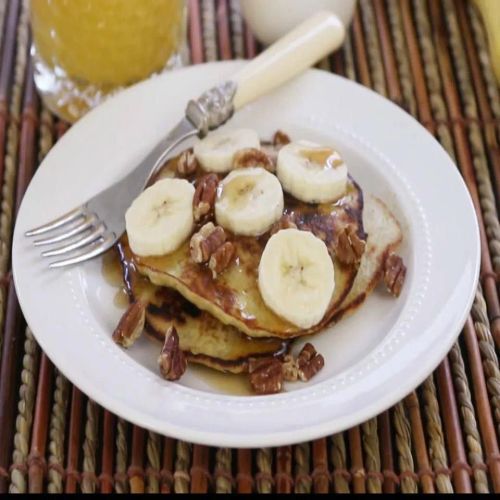 2-Ingredient Wheat-Free Banana Pancakes (Paleo)