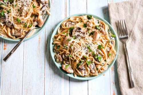 Instant Pot Creamy Pasta with Chicken Thighs and Mushrooms