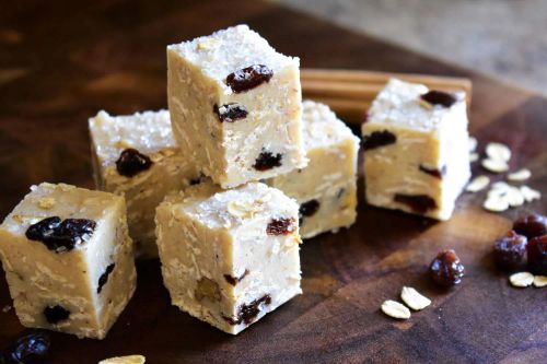 Oatmeal-Raisin Cookie Fudge