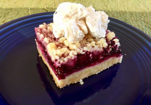 Blackberry and Mascarpone Crumble Bars