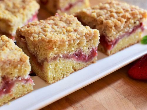 Strawberry Rhubarb Coffee Cake