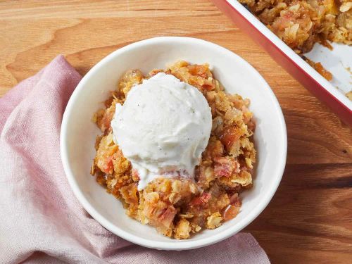 Easy Rhubarb Crisp