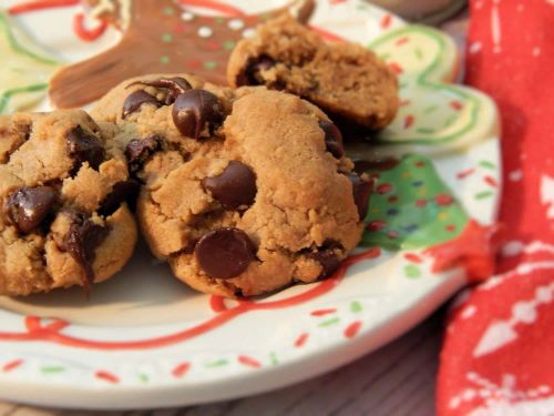 Chewy Hollow Chocolate Peanut Butter Cookies