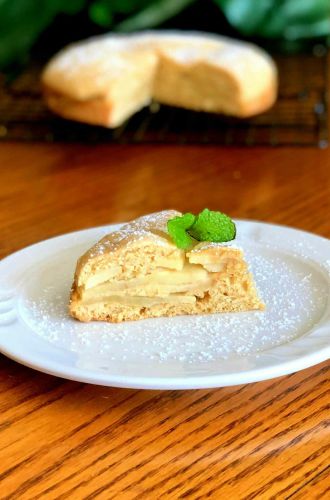 Traditional Irish Apple Cake