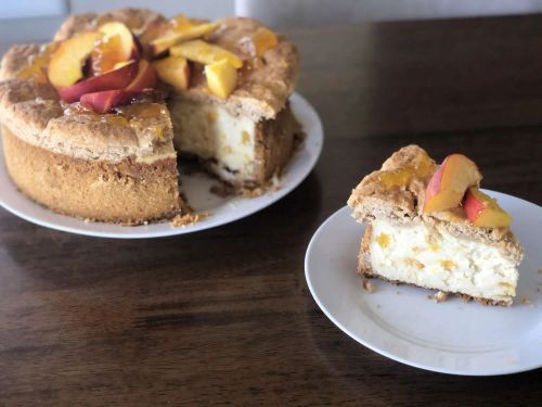 Peach Cobbler Cheesecake